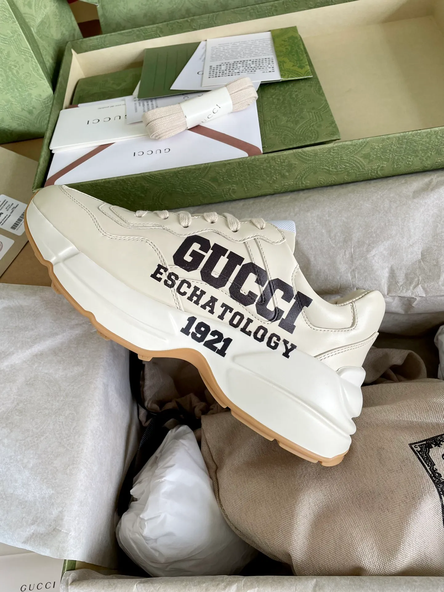 👟👟Ex-factory price 480🌈🌈 Men's model ➕10 Gucci dad shoes for couples, distressed leather horn-shaped retro jogging shoes. The Balenciaga grandpa trend has subsided and ushered in GUCCI dad shoes, the trend leader in the fashion industry. Original shoes are molded and original lasts are made by Italian handmade OEM! [Gucci original dad shoes] Original surface: imported calfskin! Lining: Grade A hybrid lambskin! Outsole: The highest restoration sole T👟👟Ex-factory price U material plus wear-resistant foam (anti-wear cushioning) ivory leather processed with distressed effect The sole is 5cm high! The comfort level is excellent, killing all high-end versions on the market! Original logo outsole! 👣Size: Women’s size 35-40. Men's size 38-45. Women's heel with 🈚️logo! Men's heel with 🈶️logo!